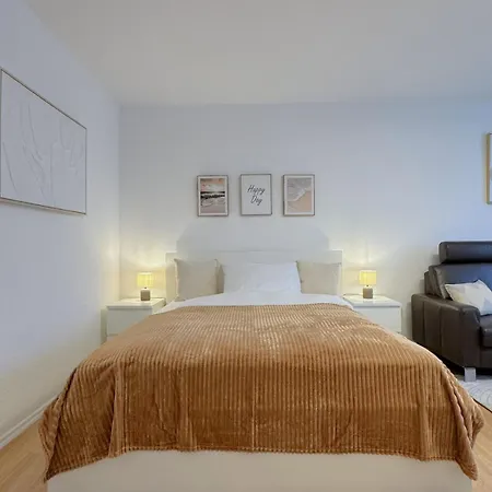 Dein Mit Queensize Bett Im Erdgeschoss Apartment *